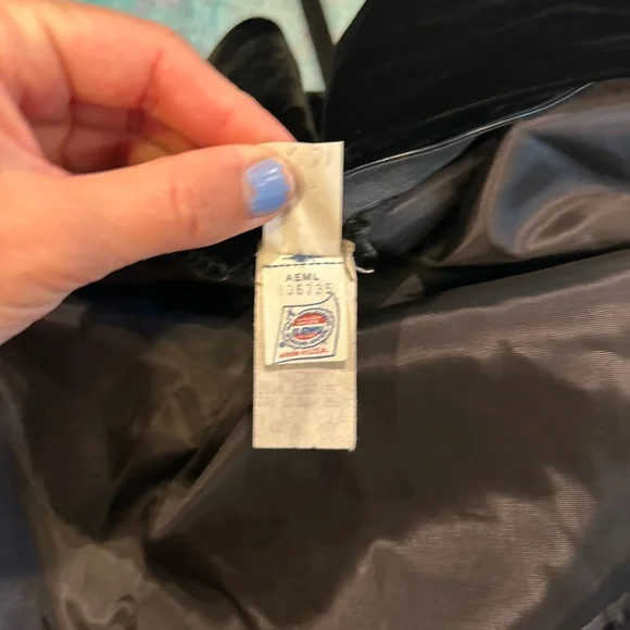 Vintage Velvet & BOW Gown - Picture 7 of 16